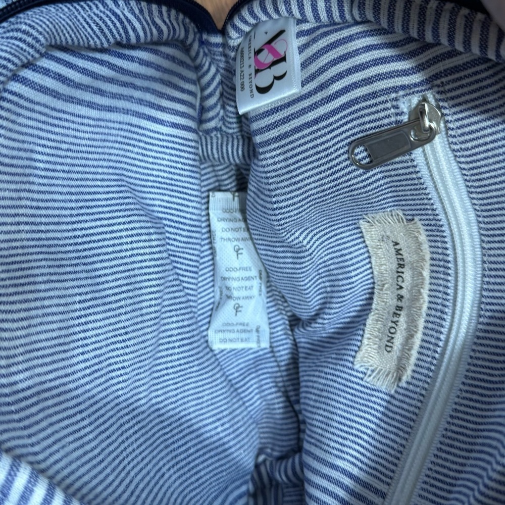 America and Beyond duffle overnight travel bag and cosmetic bag embroidered - Picture 6 of 11